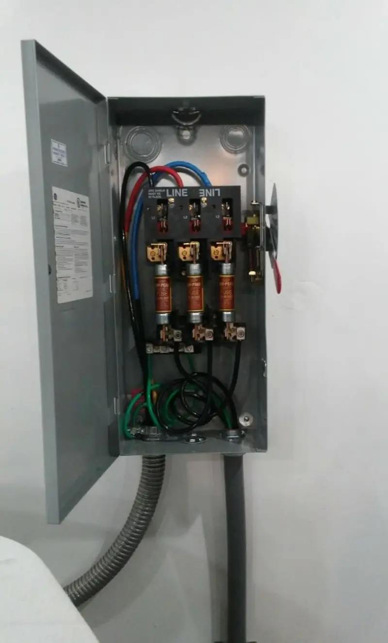 Three-phase disconnect switch installed for Smoke Detector Installation in Jarrell